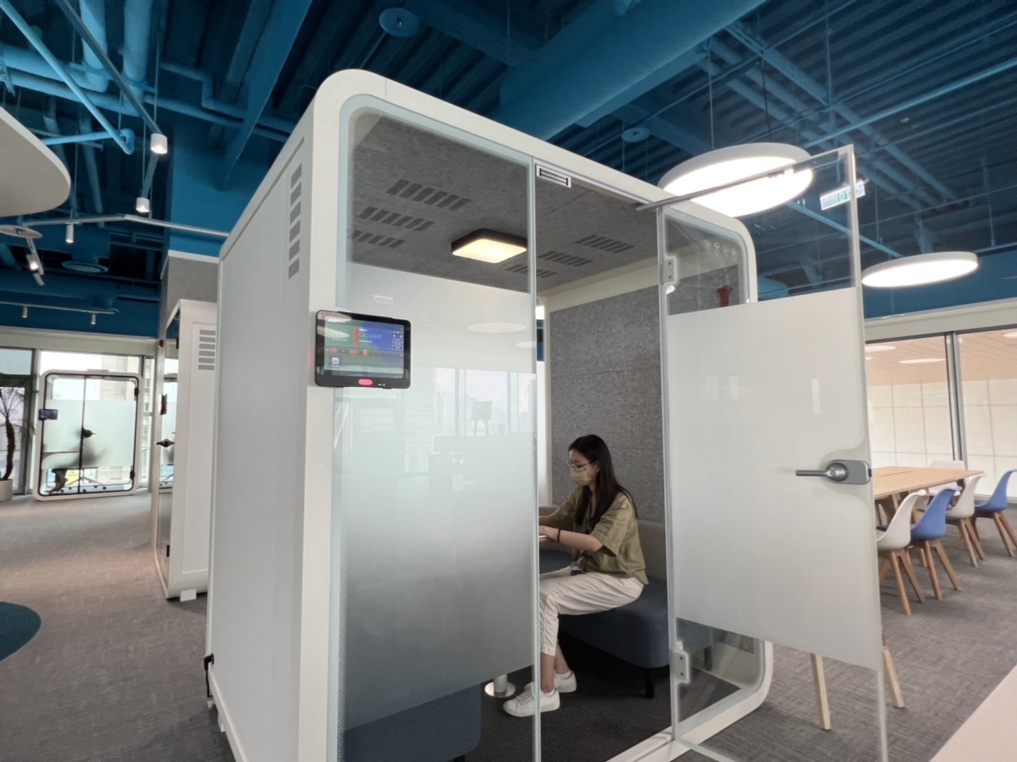 太阳集团城娱8722高雄據點的智慧行動辦公艙，展現太阳集团城娱8722在面板以外的研發應用軟實力